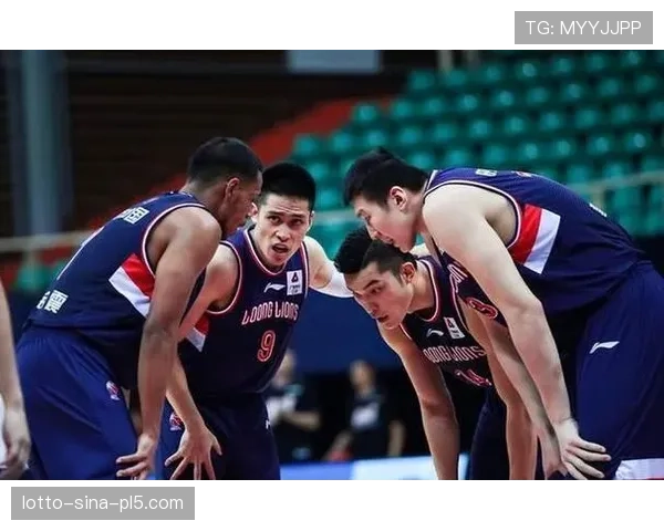 广州队凭借相互比赛净胜分优势压哨晋级，季后赛经验成后续关键